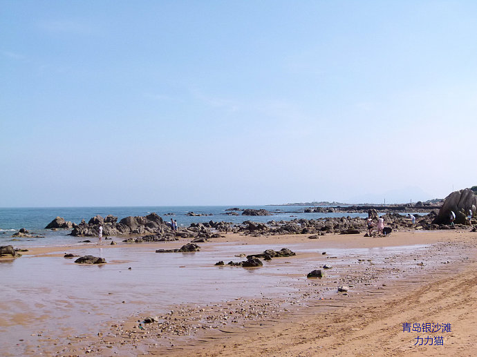 在青岛银沙滩踏浪戏水享清凉