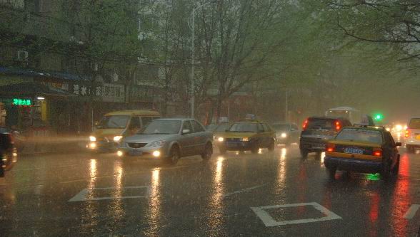 实拍:常德遭遇特大暴雨(图)