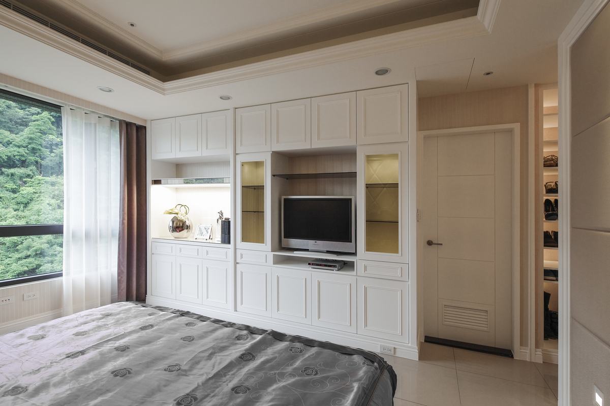 问:四十平的房间新贴了墙纸刮了防瓷,通风半个