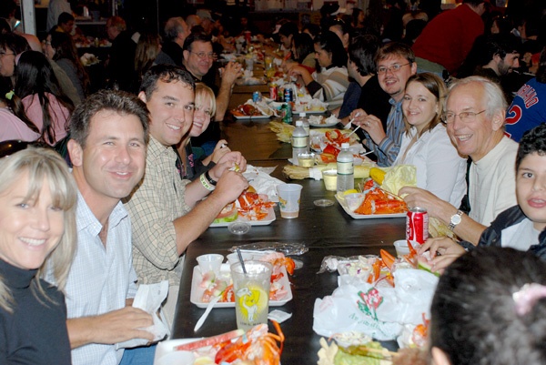 龙虾季到来 美国人这样吃龙虾