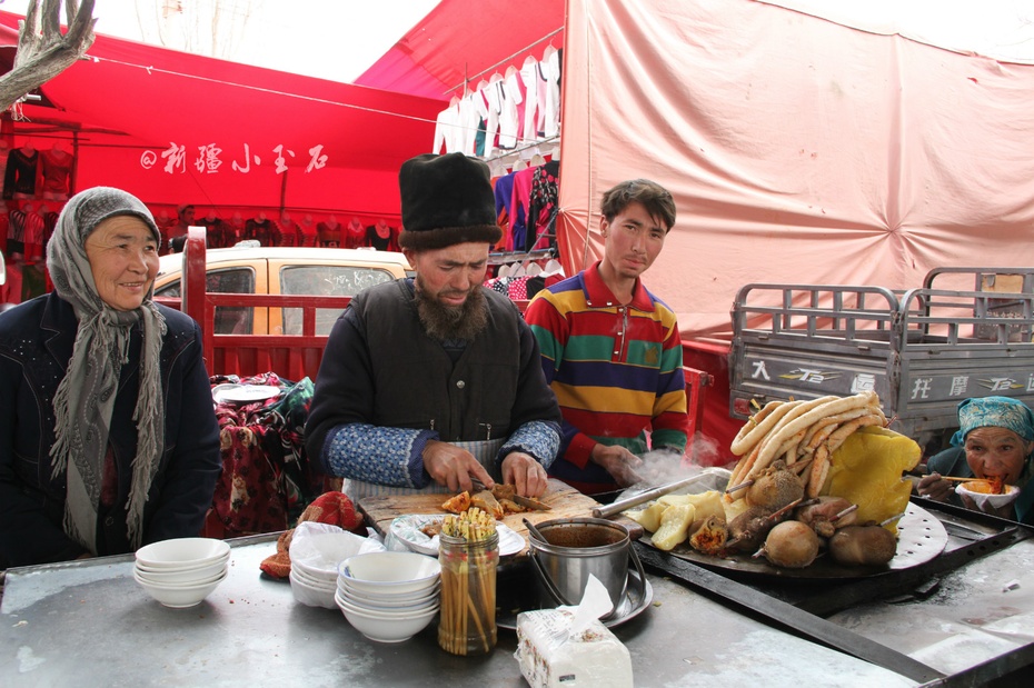 实拍:新疆巴扎上维吾尔人的美食诱惑