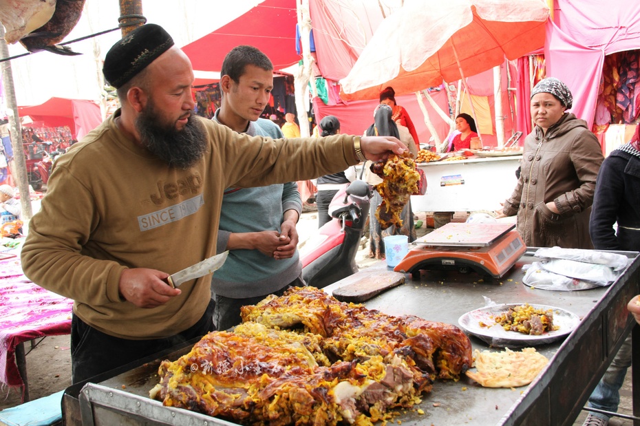 实拍:新疆巴扎上维吾尔人的美食诱惑