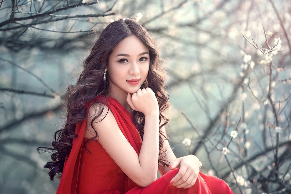 树林中的红衣<em>美女</em> - <em>日本美女</em>吉川遥的日志 - 网