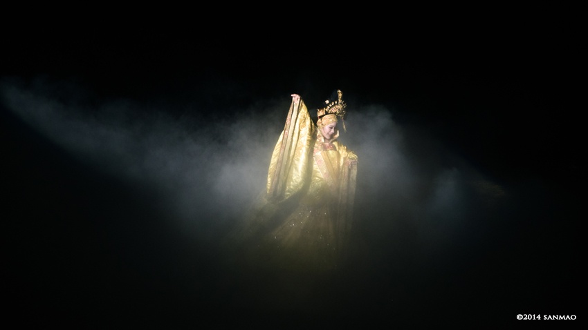 转山-雨中观看拉萨大型实景剧《文成公主》