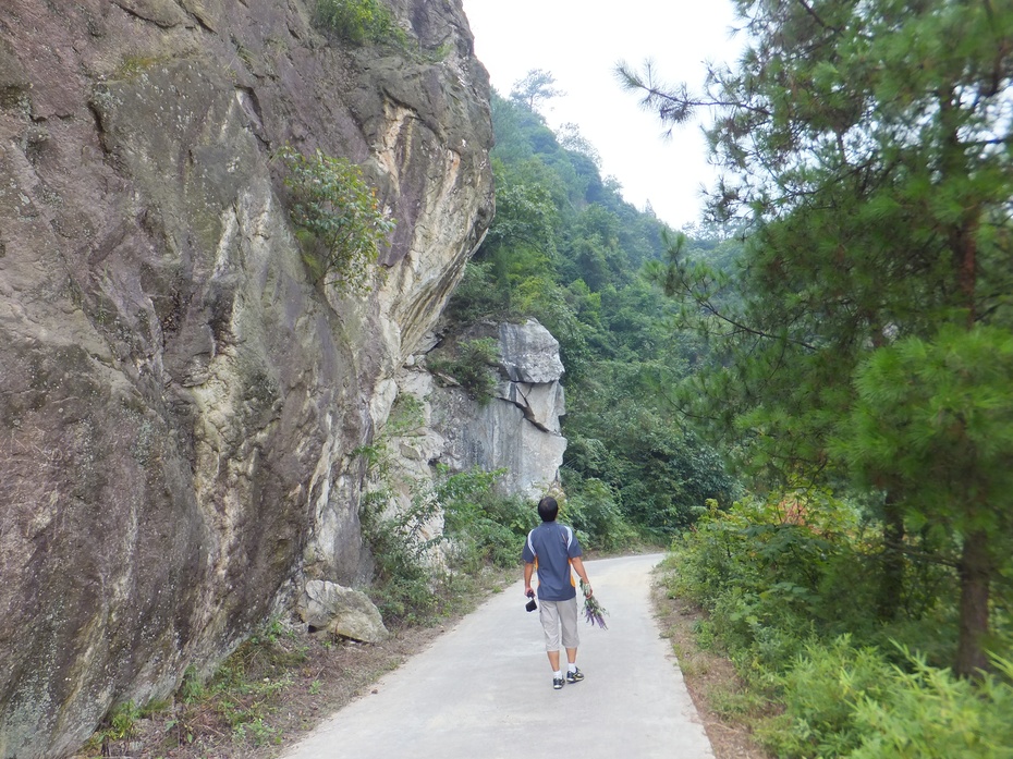 【近郊展示游】:山里的孩子心爱山