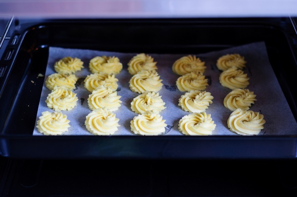 【黄油曲奇】曲奇的做法__曲奇饼干的做法