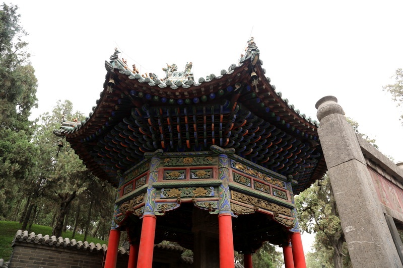 时蜀将关羽首级的地方,前为祠庙,后为墓冢,位于河南省洛阳市关林镇