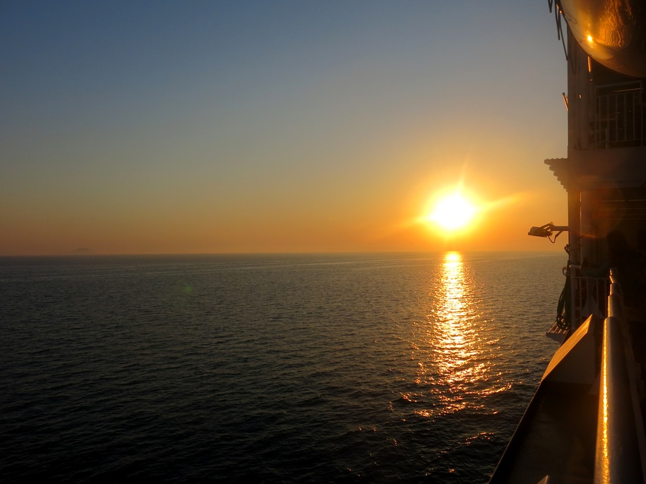 【浪漫希腊】 汪洋中的一条船