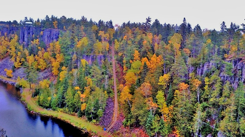 加拿大安大略奥秘(Ouimet Canyon)峡谷公园和鹰谷峡(Eagle Canyon)索道,吊桥 - sihaiyunyou - sihaiyunyou的博客 加拿大安大略奥秘(Ouimet Canyon)峡谷公园和鹰谷峡(Eagle Canyon)索道,吊桥 - sihaiyunyou - sihaiyunyou的博客