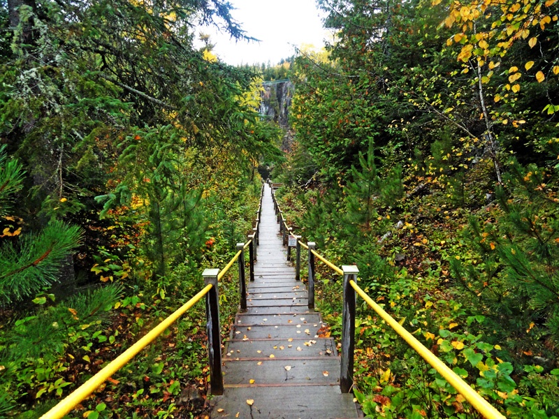 加拿大安大略奥秘(Ouimet Canyon)峡谷公园和鹰谷峡(Eagle Canyon)索道,吊桥 - sihaiyunyou - sihaiyunyou的博客 加拿大安大略奥秘(Ouimet Canyon)峡谷公园和鹰谷峡(Eagle Canyon)索道,吊桥 - sihaiyunyou - sihaiyunyou的博客