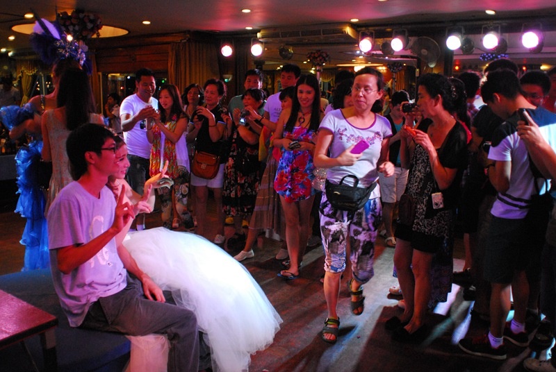 真人秀和人妖表演在泰国是正常的商业表演,无可厚非.