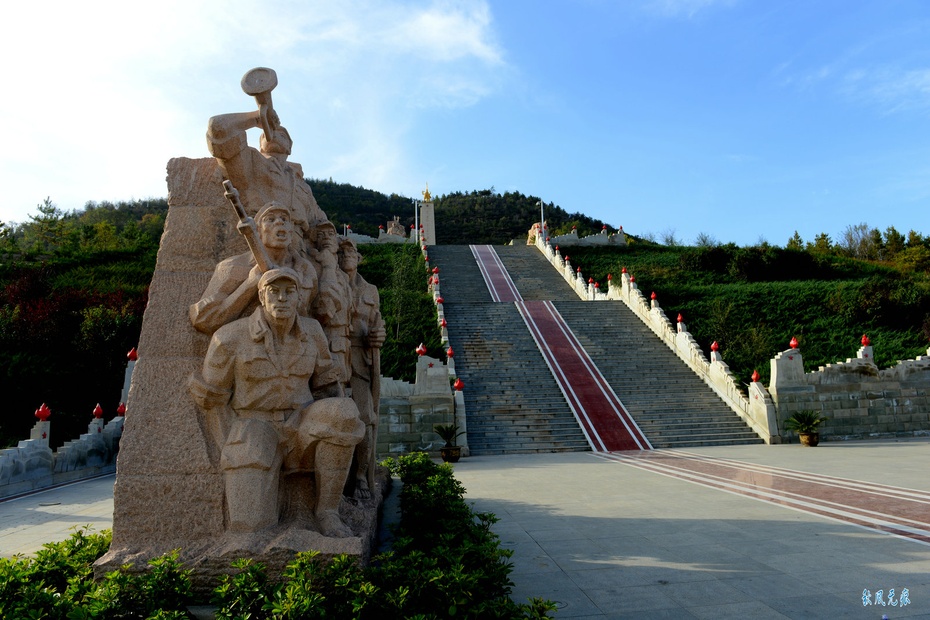 秋登吴起胜利山