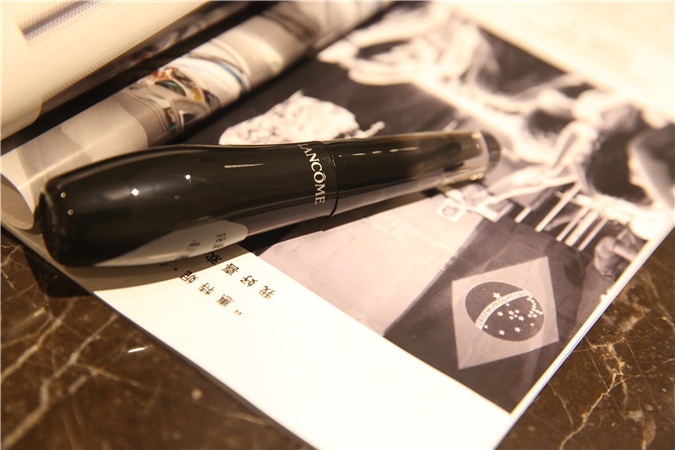 兰蔻 广角羽扇防晕染睫毛膏(天鹅颈睫毛膏)