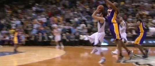 NBA承认人狼大战漏判 科比犯规金童应或罚球