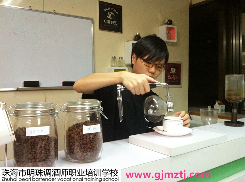 虹吸壶咖啡制作流程[广东珠海明珠调酒咖啡培