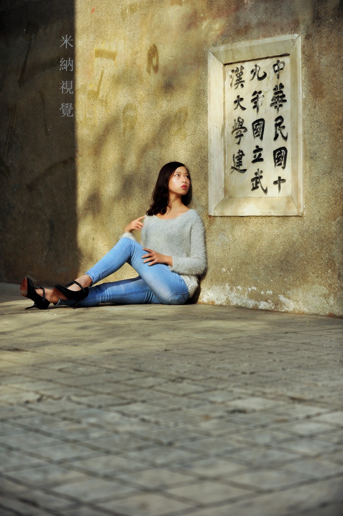 我们应该克制支配欲,别企望把别人雕琢成我们的样子。 第一个把女人比作鲜花的是天才,第二个把女人比作鲜花的是庸才,第三个把女人比作鲜花的是蠢才。恰如其分。如果人的思想皆如此这般方正,那么我们的世界也就不会再是缤纷斑澜了。 正如情歌中有"情歌王子"张信哲"爱如潮水"般的缠绵,也有"苏式情歌"经典苏永康"爱一个人好难"的悲凉;有"歌圣"张学友"饿狼传说"般地火热,也有&qu