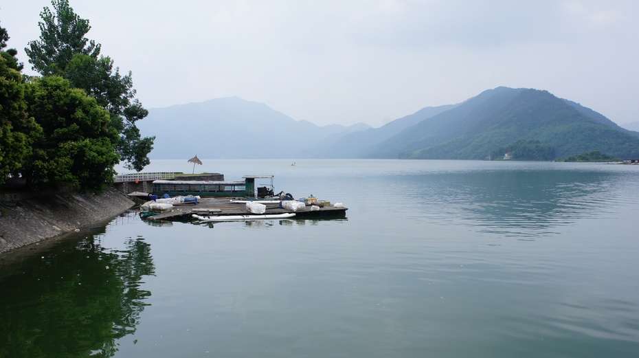 青狮潭水库位于桂林市灵川县青狮潭乡,因一座酷似狮子的青山而得