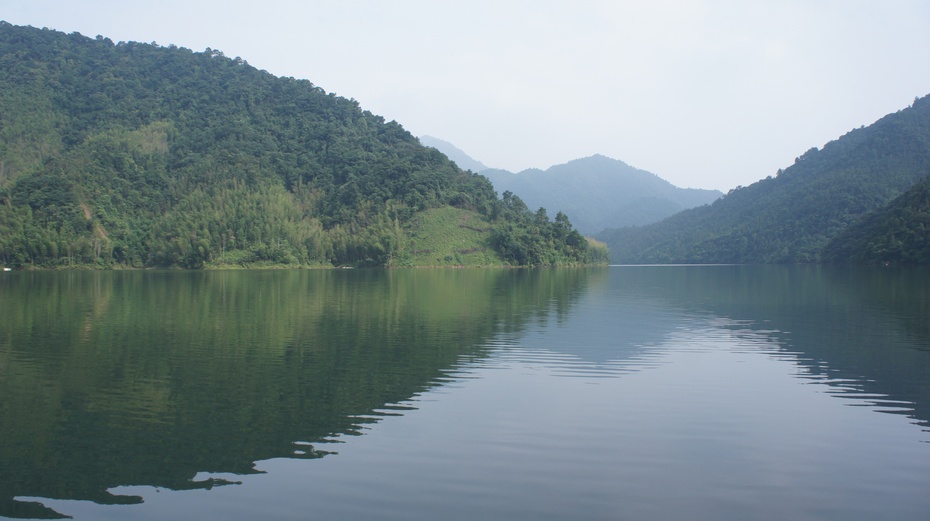 青狮潭水库位于桂林市灵川县青狮潭乡,因一座酷似狮子的青山而得