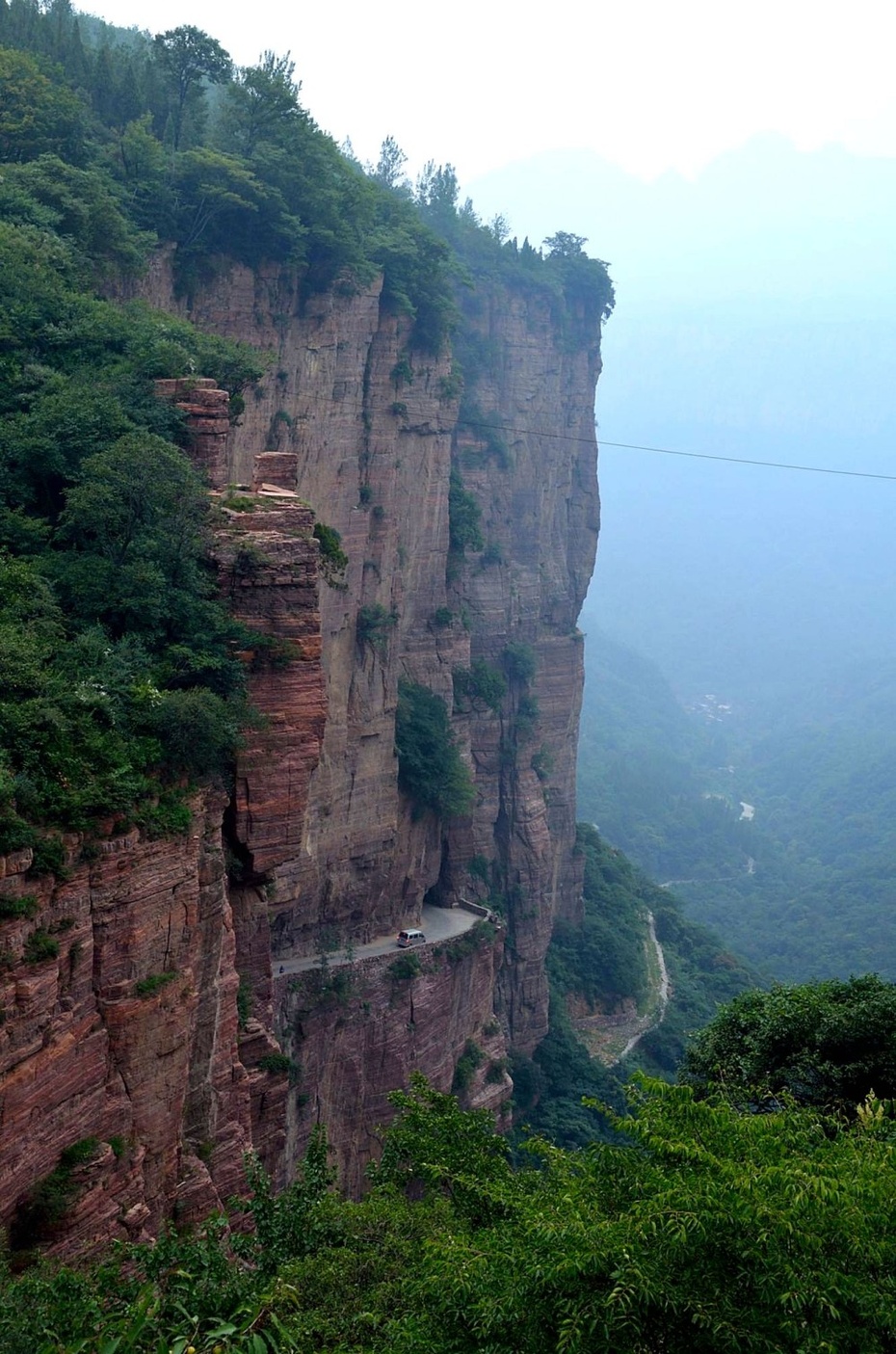 郭亮挂壁公路 世界添奇迹