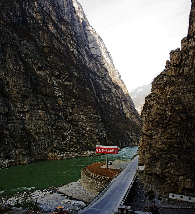 俯瞰大渡河峡谷