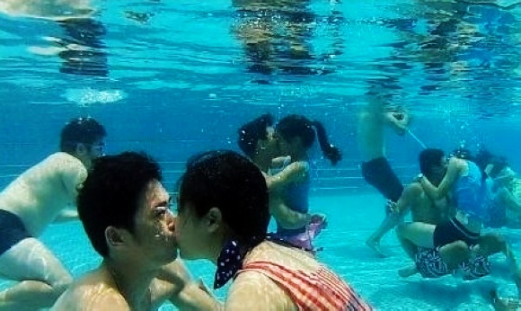 高邮龙卷风_潘粤明董洁未离婚_<em>水上接吻水下解胸罩</em>