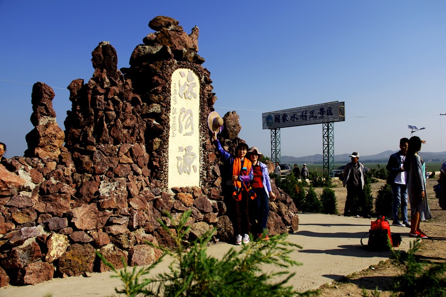 在沽源先后游览了,滦河神韵,闪电河湿地公园,五花草甸,天鹅湖,每个