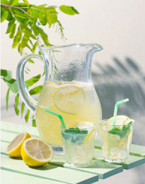 夏季美白祛斑小窍门 - 营养与健康