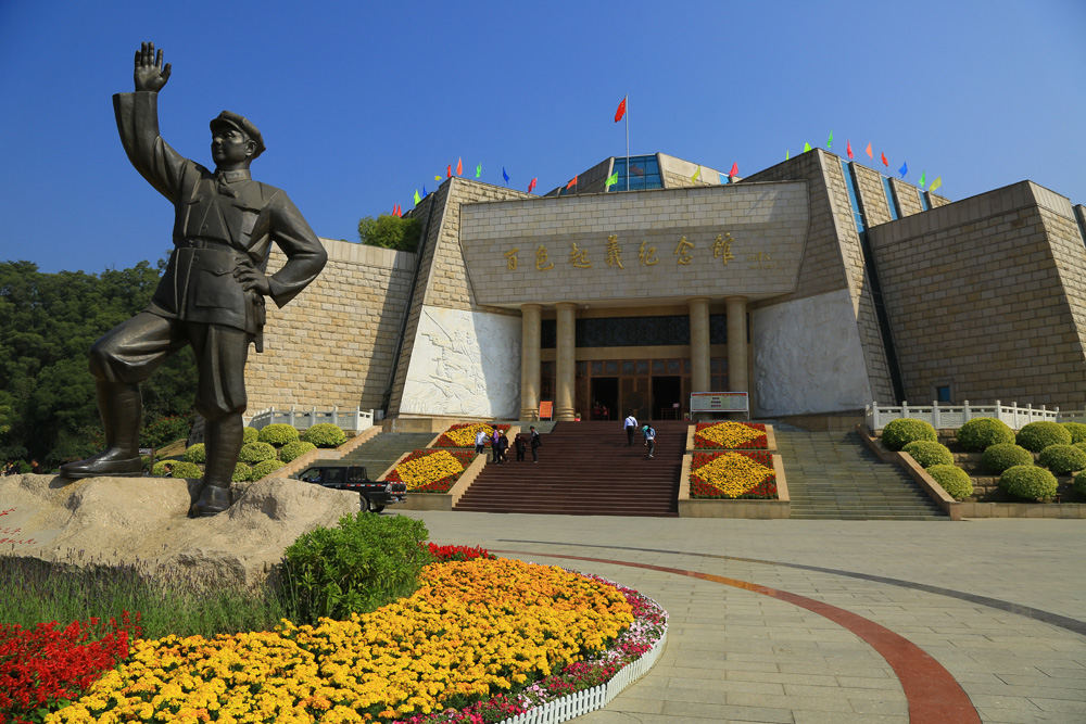 典型的山区,主要景点有百色起义纪念馆,红七军军部旧址,右江民族博物