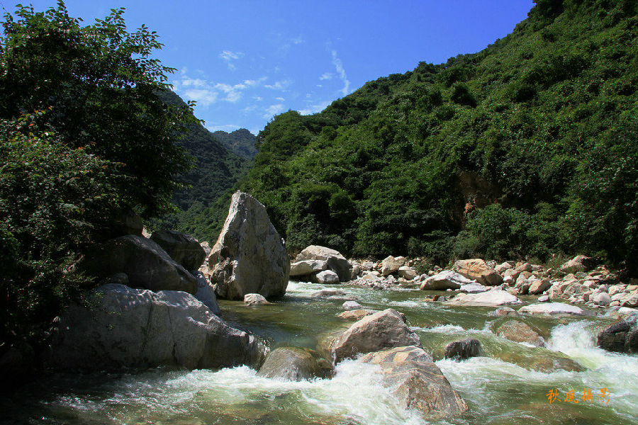 高冠峪的湖景和潭水