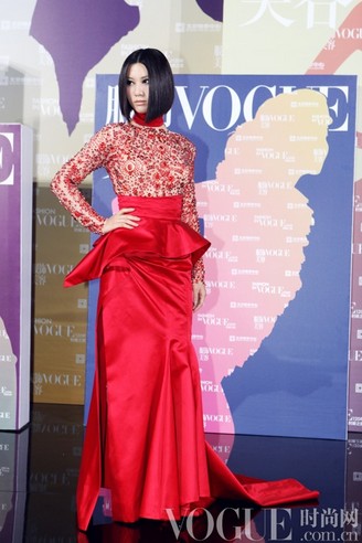 穿本土品牌的女明星