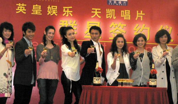 盘点娱乐圈10大“小头小脑”女星(图) - 中国娃娃 - 在路上,只为温暖我的人 盘点娱乐圈10大“小头小脑”女星(图) - 中国娃娃 - 在路上,只为温暖我的人