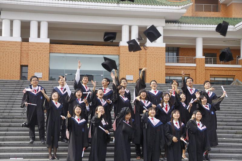 武汉学士服\/硕士服\/博士服\/五四青年装出租