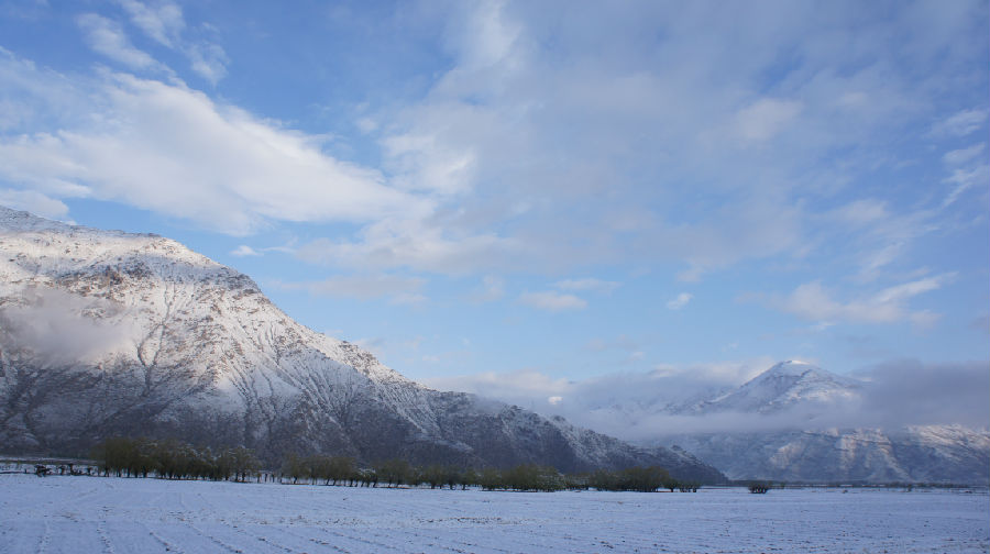 西藏拉萨高原雪景惹人醉