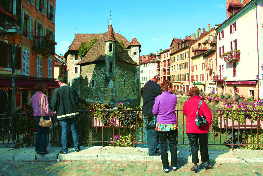 法国最美小镇的优美环境与惬意生活 - 余昌国 - 我的博客