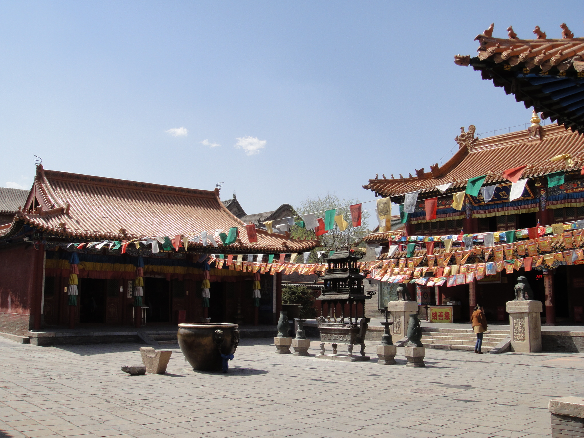 大召寺是中国内蒙古呼和浩特玉泉区南部的一座大藏传佛教寺院|内蒙古|大召寺|蒙古_新浪新闻