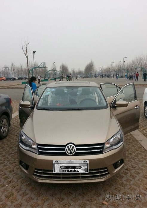 开着捷达去打篮球 女友兼职篮球陪练_捷达-捷