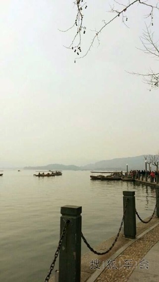 你是一树一树的花开,你是燕子在梁间的呢喃_荣