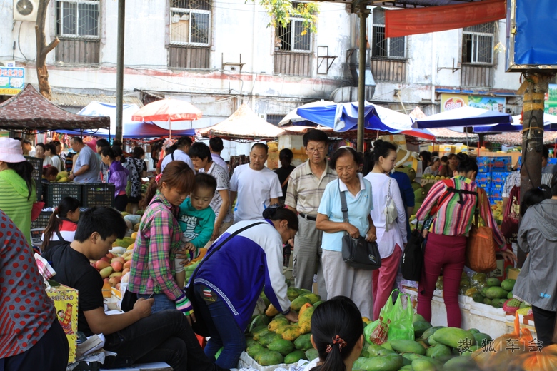 大饱口福…在三亚逛水果市场