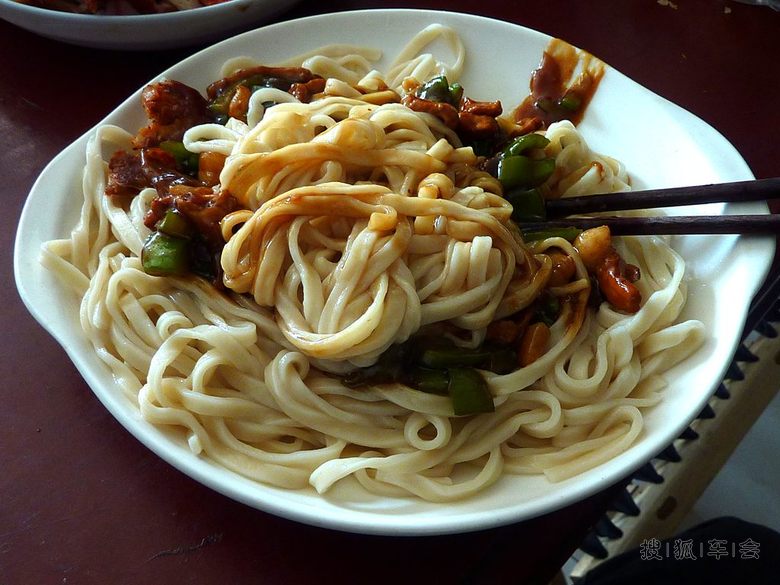 乐亭海边嬉戏_北斗星-星华社