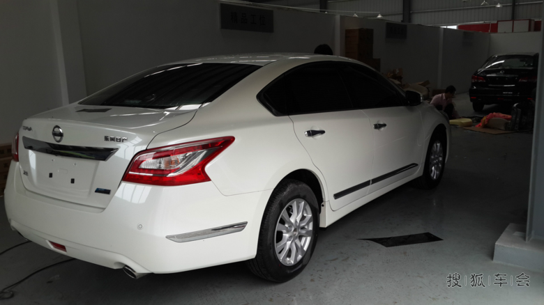 新天籁2.5黑色内饰珠光白提车咯