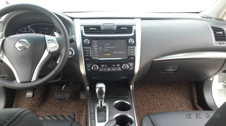 新天籁2.5黑色内饰珠光白提车咯