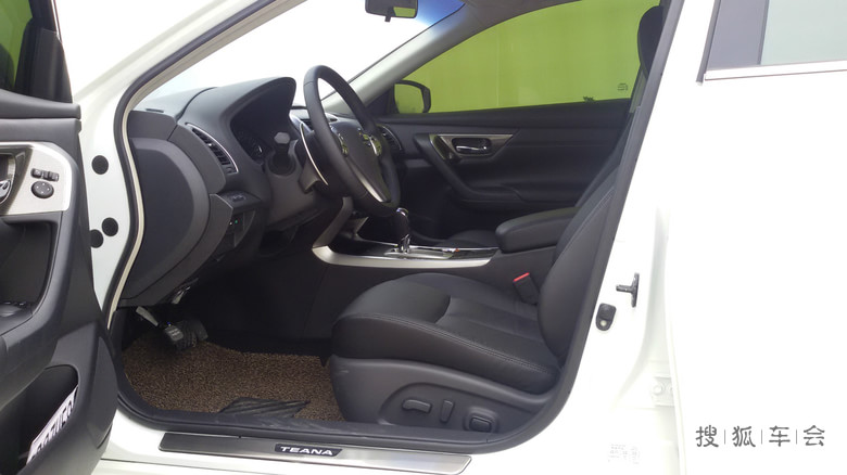 新天籁2.5黑色内饰珠光白提车咯