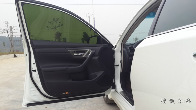 新天籁2.5黑色内饰珠光白提车咯