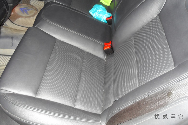 车爱依店亲临采访-做车内饰清洗20140412