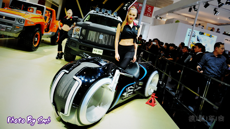 写手】梦幻般的乔治巴顿概念极光电动摩托车_