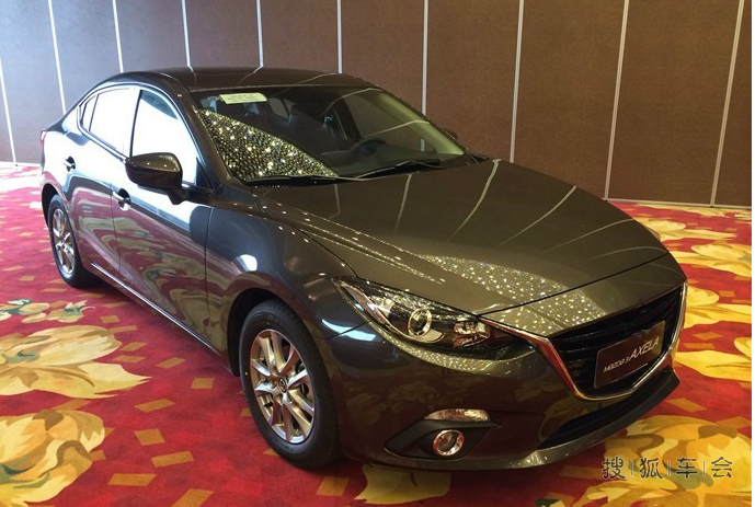 看看卸掉马自达3 昂克赛拉中网的标志是不是要