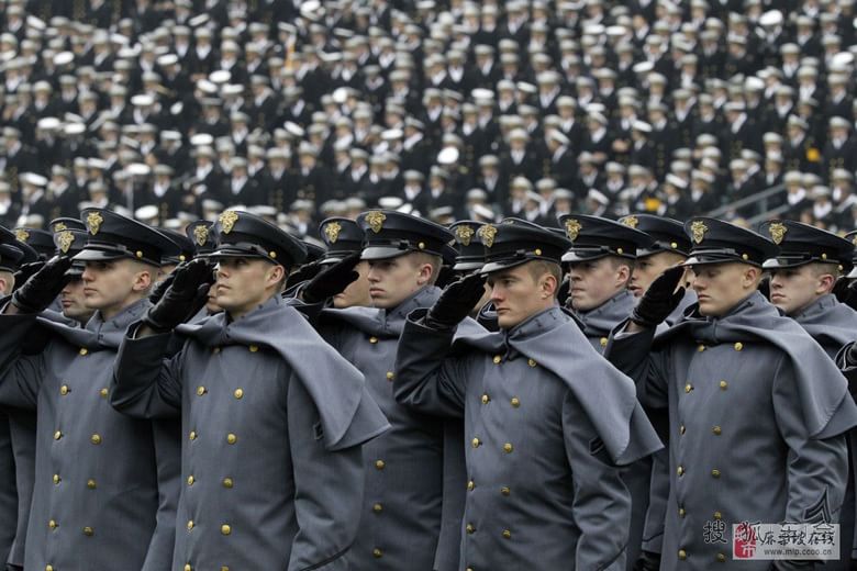 每年年初美国海军学院PK西点陆军军官学校橄