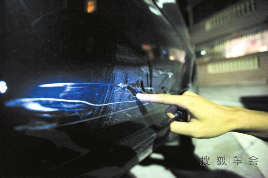 这里我就教大家自己怎么动手来给爱车喷漆美容
