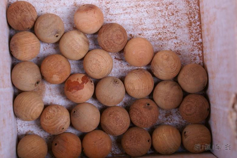 周末了换个玩的---自驾小武基红木早市玩手串