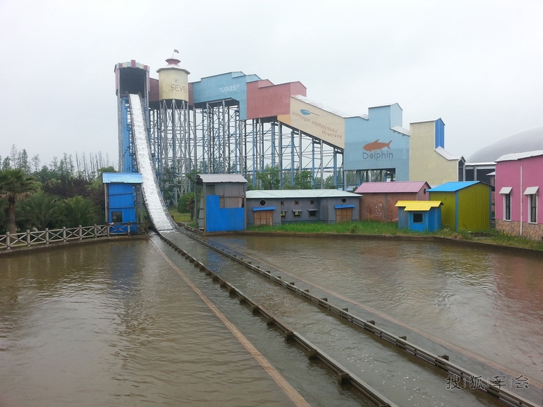 雨天游欢乐谷
